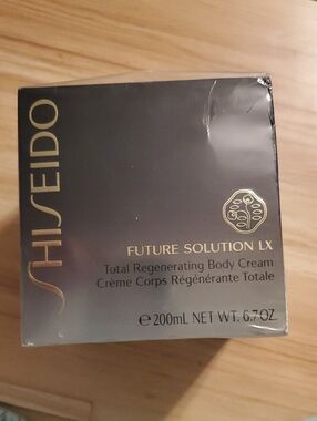 Shiseido Future Solution LX Total Regenerating Body Cream - Brown and Gold Box